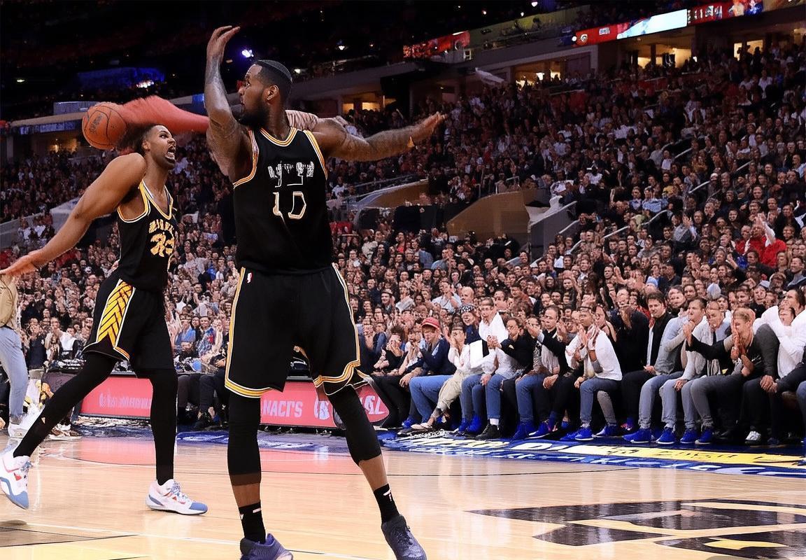 勒布朗·詹姆斯斯台普斯中心圣诞大战创纪录，NBA圣诞赛场上的詹姆斯家庭牵挂